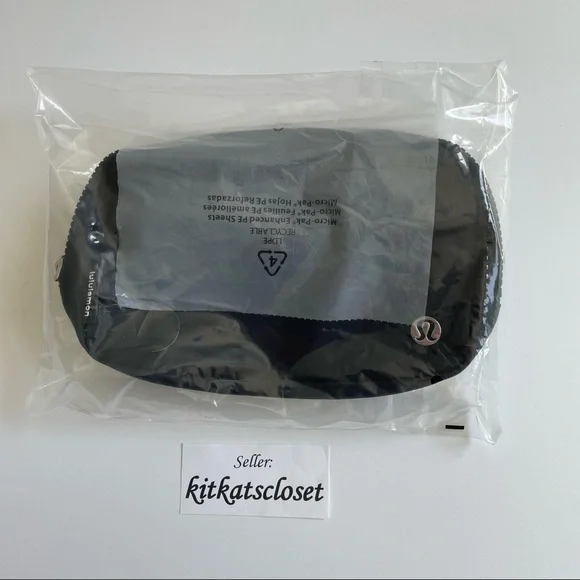 LAST ONES!! 🆕 NWT EXTENDED STRAP lululemon everywhere belt bag - black/white - Picture 9 of 15